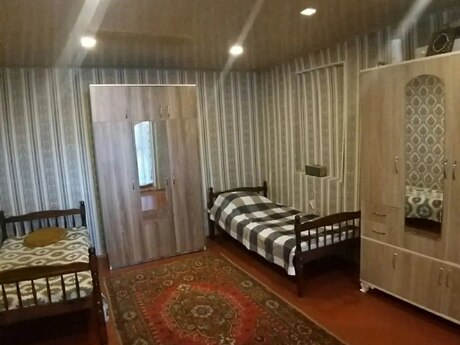 2 otaqlı həyət evi/bağ evi - M.Ə.Rəsulzadə q. - 53 m²
