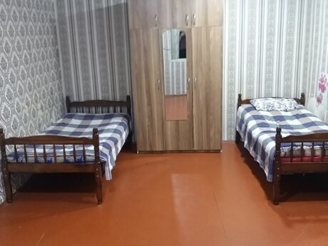 2 otaqlı həyət evi/bağ evi - M.Ə.Rəsulzadə q. - 53 m²