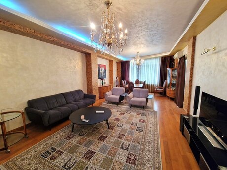 Elan №6054218 - Bakı, Gənclik m., 4 otaqlı, 195 m², 10/18 mərtəbə