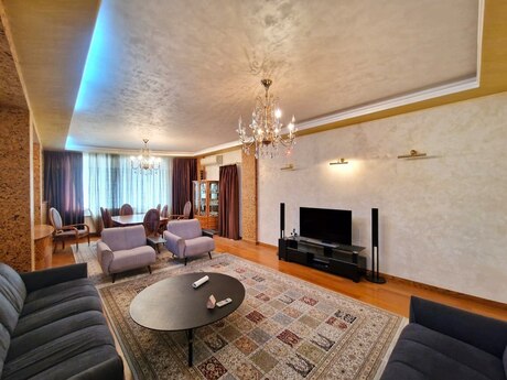 4 otaqlı yeni tikili - Gənclik m. - 195 m²