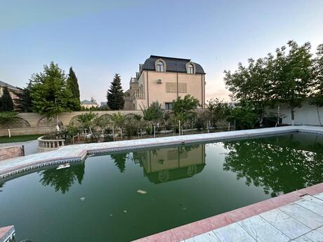 8 otaqlı həyət evi/bağ evi - Badamdar q. - 350 m²