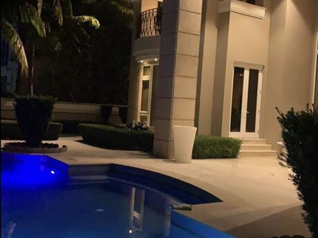 8 otaqlı həyət evi/bağ evi - Mərdəkan q. - 600 m²