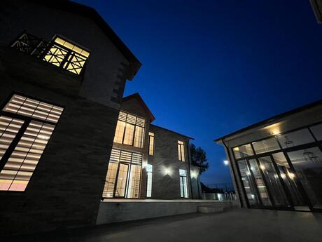 5 otaqlı həyət evi/bağ evi - Mərdəkan q. - 300 m²