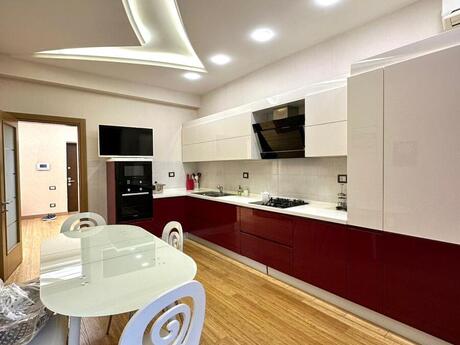 4 otaqlı yeni tikili - Nizami m. - 180 m²