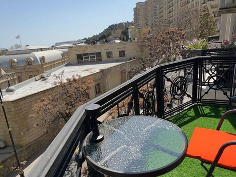 3 otaqlı köhnə tikili - İçəri Şəhər m. - 70 m²