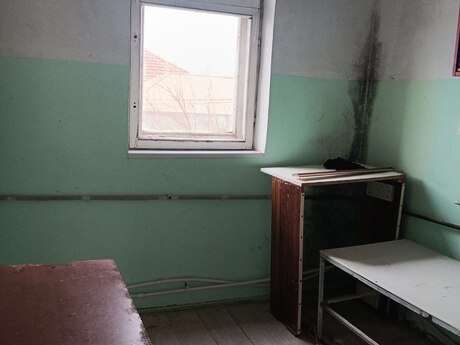 4 otaqlı köhnə tikili - Lökbatan q. - 85 m²
