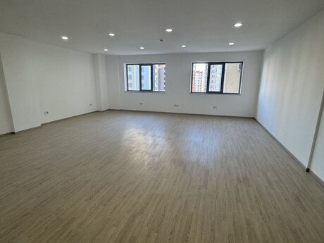 5-комн. офис - м. Шах Исмаил Хатаи - 2500 м²