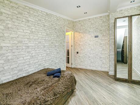 7 otaqlı yeni tikili - Bayıl q. - 210 m²