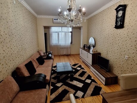 2 otaqlı köhnə tikili - 8-ci mikrorayon q. - 70 m²