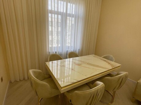 3 otaqlı köhnə tikili - 28 May m. - 81 m²