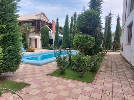8 otaqlı həyət evi/bağ evi - Novxanı q. - 150 m²