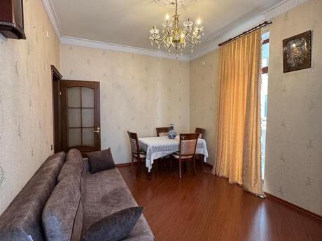 2-комн. новостройка - м. Элмляр Академиясы - 100 м²