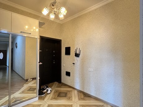 4-комн. новостройка - м. Иншаатчылар - 141 м²