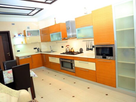 4 otaqlı yeni tikili - 28 May m. - 235 m²