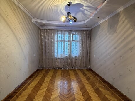 2 otaqlı köhnə tikili - 8-ci mikrorayon q. - 65 m²