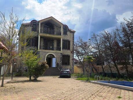 5 otaqlı həyət evi/bağ evi - Novxanı q. - 450 m²