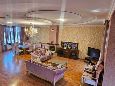 5 otaqlı həyət evi/bağ evi - Novxanı q. - 450 m²