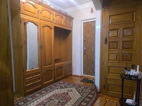 3 otaqlı köhnə tikili - 8 Noyabr m. - 80 m²