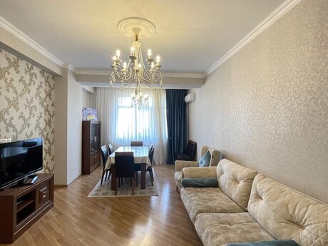 4 otaqlı yeni tikili - İnşaatçılar m. - 142 m²
