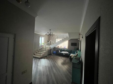 5 otaqlı həyət evi/bağ evi - Mərdəkan q. - 175 m²