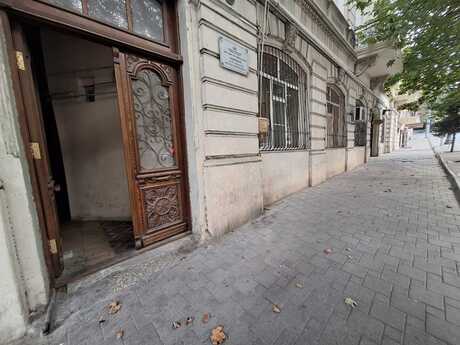 2 otaqlı köhnə tikili - İçəri Şəhər m. - 80 m²