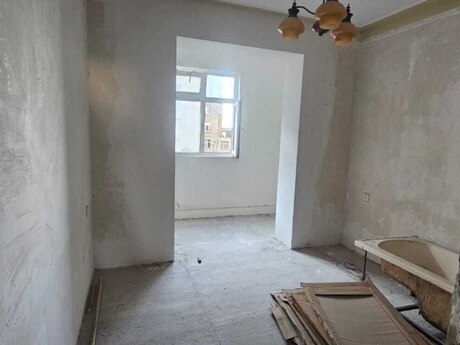 5 otaqlı köhnə tikili - Azadlıq Prospekti m. - 122 m²