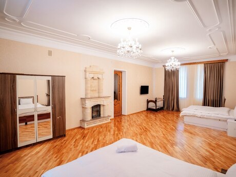 7 otaqlı həyət evi/bağ evi - Badamdar q. - 580 m²