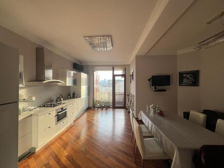 4 otaqlı yeni tikili - 28 May m. - 220 m²