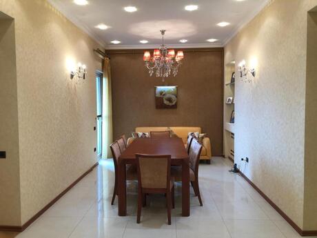 4 otaqlı yeni tikili - 28 May m. - 176 m²