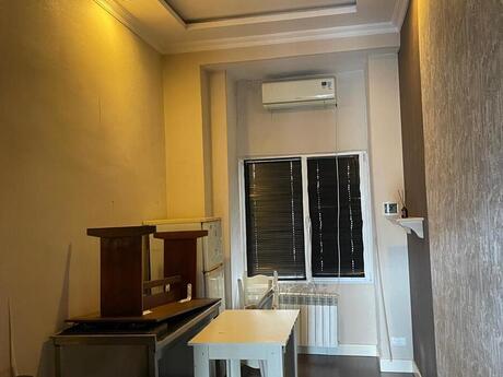 3 otaqlı köhnə tikili - Səbail r. - 200 m²