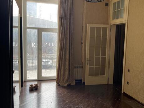 3 otaqlı köhnə tikili - Səbail r. - 200 m²