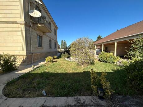7 otaqlı həyət evi/bağ evi - Novxanı q. - 350 m²
