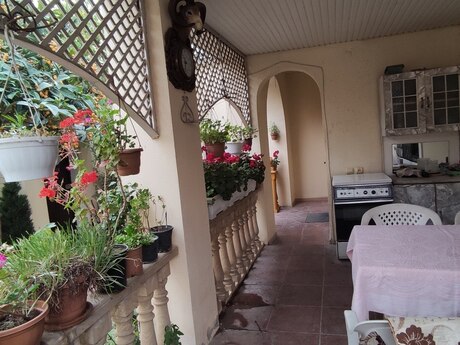 7 otaqlı həyət evi/bağ evi - Bakıxanov q. - 310 m²