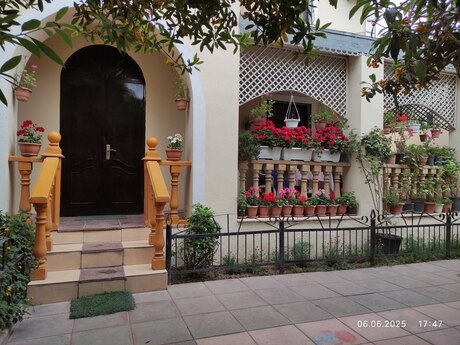 7 otaqlı həyət evi/bağ evi - Bakıxanov q. - 310 m²