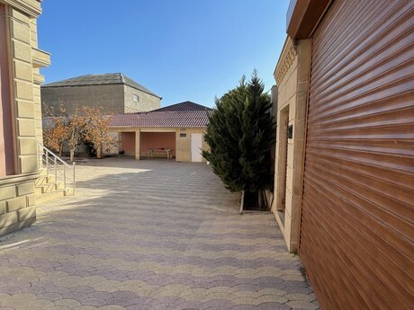 7 otaqlı həyət evi/bağ evi - Həzi Aslanov q. - 300 m²
