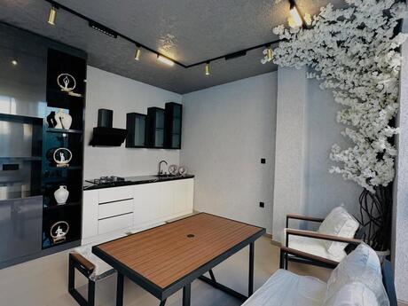 4 otaqlı həyət evi/bağ evi - Mərdəkan q. - 380 m²
