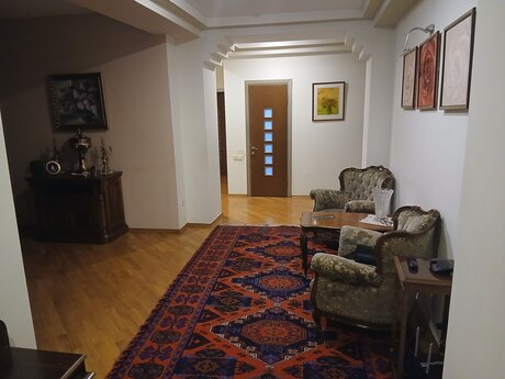 5 otaqlı yeni tikili - 8 Noyabr m. - 220 m²