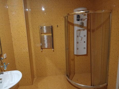 5 otaqlı yeni tikili - 8 Noyabr m. - 220 m²