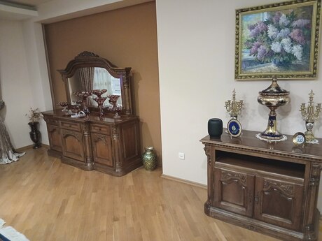 5 otaqlı yeni tikili - 8 Noyabr m. - 220 m²