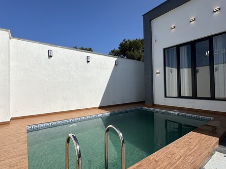4 otaqlı həyət evi/bağ evi - Şüvəlan q. - 140 m²