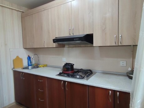2 otaqlı köhnə tikili - Elmlər Akademiyası m. - 73 m²