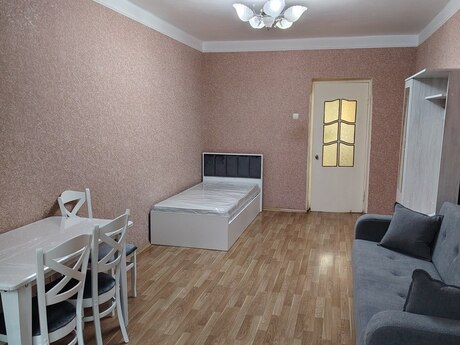 2 otaqlı köhnə tikili - Elmlər Akademiyası m. - 73 m²