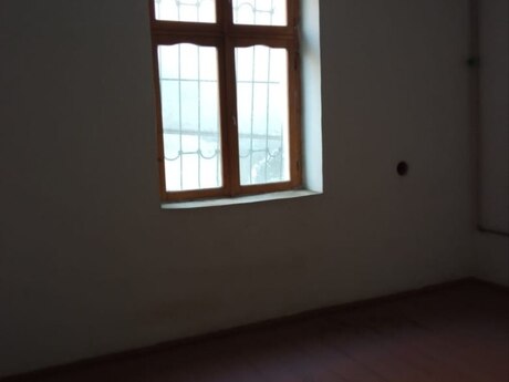 5 otaqlı həyət evi/bağ evi - Azadlıq Prospekti m. - 114 m²