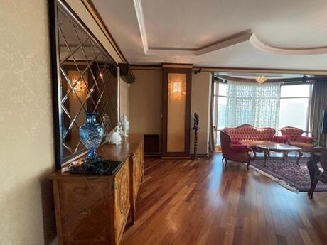 4 otaqlı yeni tikili - 28 May m. - 220 m²