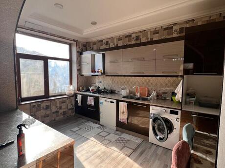 7 otaqlı həyət evi/bağ evi - Binə q. - 200 m²