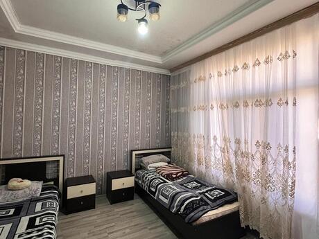 7 otaqlı həyət evi/bağ evi - Binə q. - 200 m²
