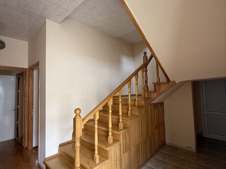 6 otaqlı həyət evi/bağ evi - Bakıxanov q. - 200 m²
