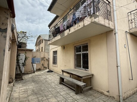 6 otaqlı həyət evi/bağ evi - Bakıxanov q. - 200 m²