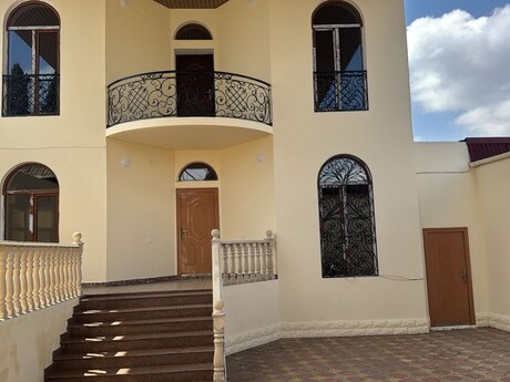 6 otaqlı həyət evi/bağ evi - Gəncə - 187 m²