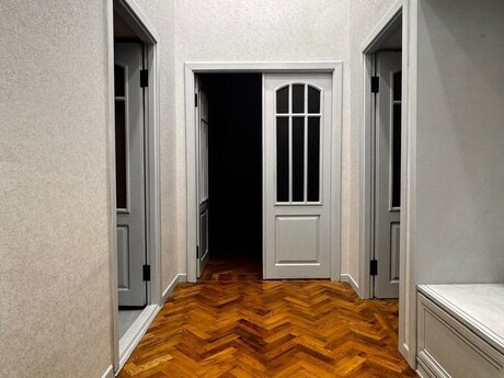 5-комн. офис - м. Элмляр Академиясы - 120 м²